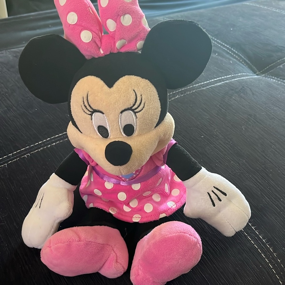 Disney talking and singing Minnie plush mouse
